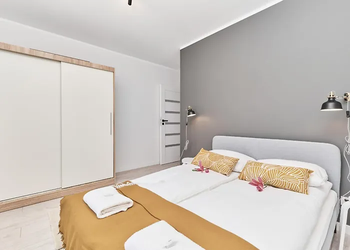 Siemianowicka With Balcony & Parking Wroclaw By Renters Διαμέρισμα