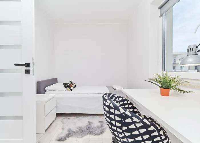 Siemianowicka With Balcony & Parking Wroclaw By Renters Βρότσλαβ