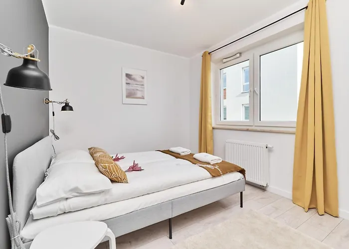 Siemianowicka With Balcony & Parking Wroclaw By Renters Διαμέρισμα