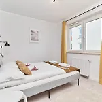 Siemianowicka With Balcony & Parking By Renters شقة