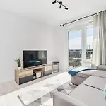 Siemianowicka With Balcony & Parking By Renters شقة *