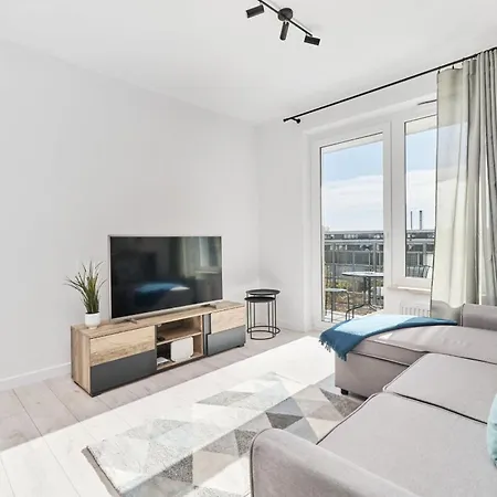 Siemianowicka With Balcony & Parking By Renters Apartmán *