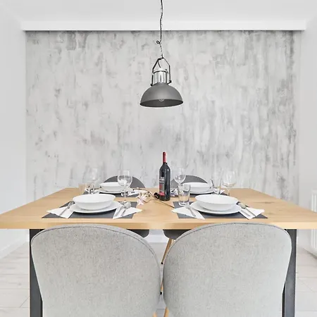 Siemianowicka With Balcony & Parking Wroclaw By Renters *