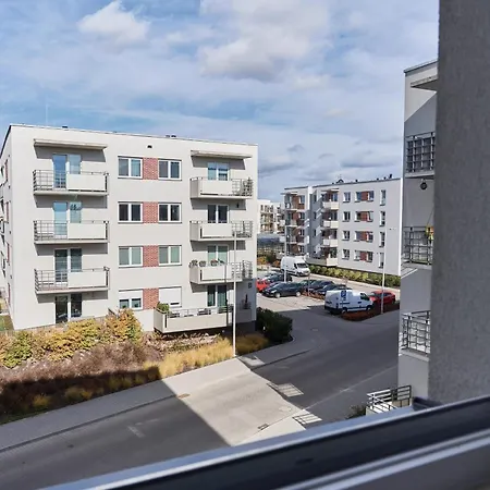 Siemianowicka With Balcony & Parking By Renters Apartmán